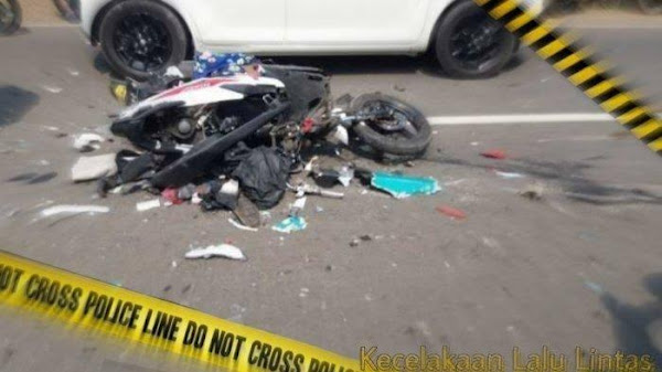 Pemotor Tertabrak Lalu Tewas usai Menyalip Mobil Box yang Hendak Belok