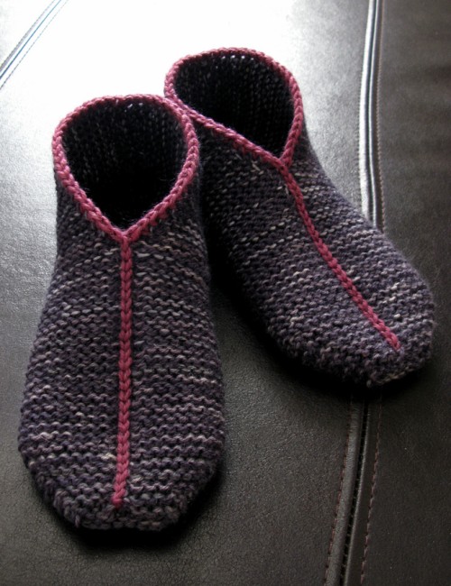 Simple Garter Stitch Slippers - Free Pattern 