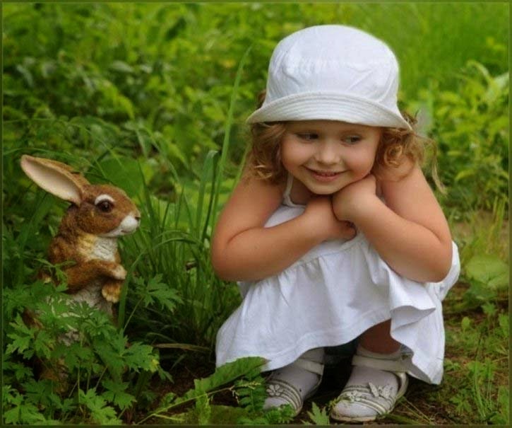 baby-girl-with-rabbit