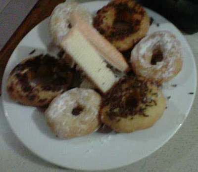 membuat kue donat