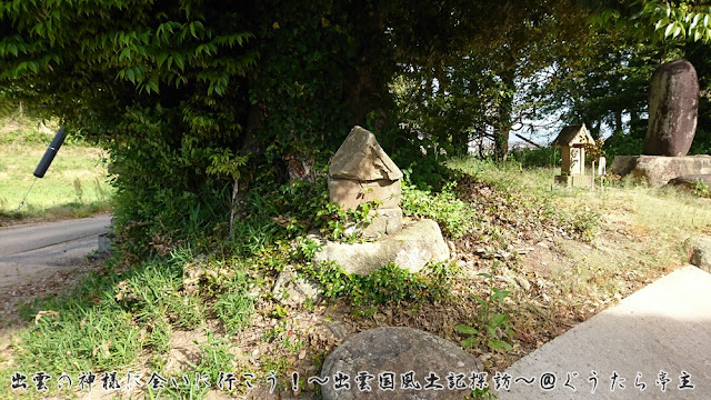 伊甚神社　石祠