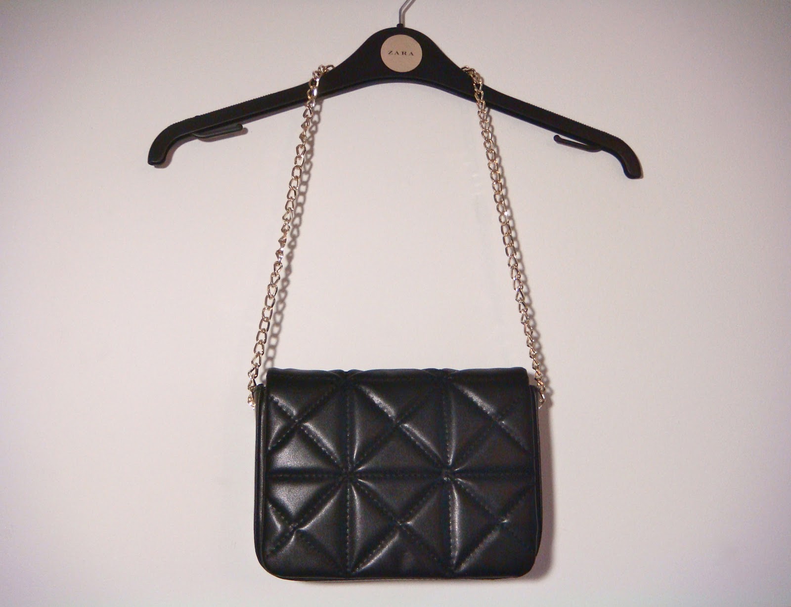 Mio: Zara Mini Quilted Shoulder Bag with Gold Chain