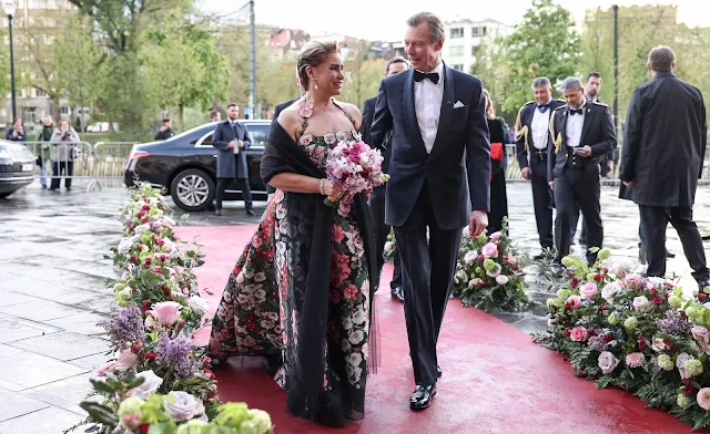 Maria Teresa wore a floral-embroidery dress by Oscar de la Renta, Mathilde wore a Dalista embellished gown by Dries van Noten