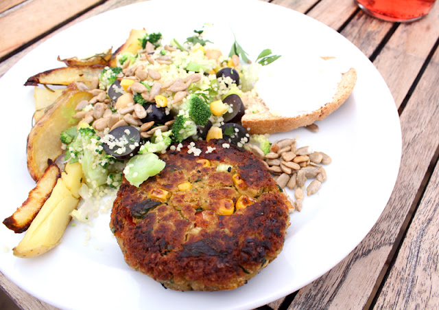 Oppskrift Grønnsaksburger Kikerter Vegetarburger Feriemat Veganburger Couscoussalat