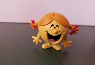 Miniatura de vinil estática da mini boneca Little Miss Sunshine 2008 Thoip - 5cm de atlura  R$ 20,00 