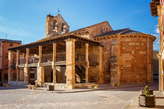 Ruta de los pueblos rojos de Segovia. Ayllón