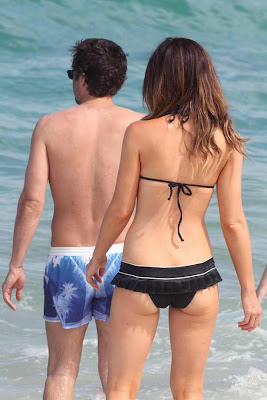 CELEBRITY PICTURES of Kate Beckinsale in Bikini Beach In Mexico