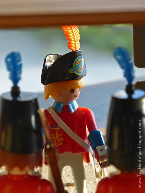 Playmobil 3544, pasando revista a la compañía de "casacas rojas"  (Playmobil 3544 - redcoats)