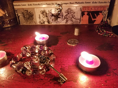 Altar photo with tea lights, a key on beds and a box for Hecate.
