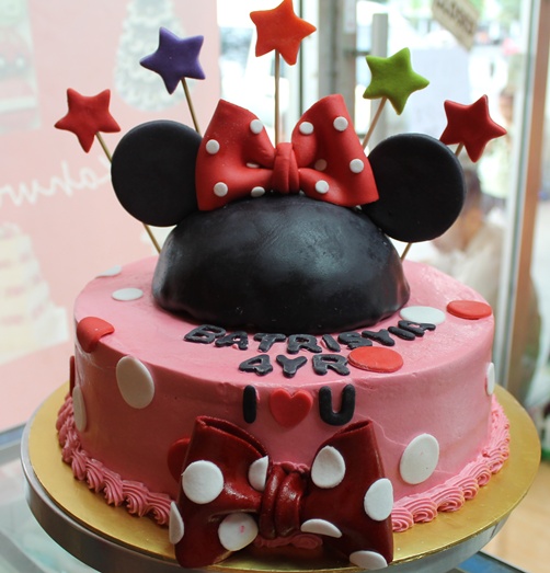 Minnie Mouse cake