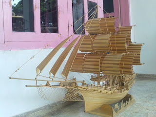 miniatur kapal  layar dari  bamboo by okalpuger seni itu 