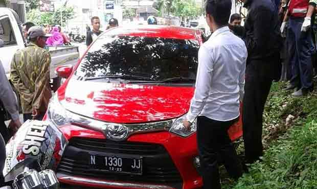 Sopir Taksi Online Warga Batu Meninggal di Dalam Toyota Calya  