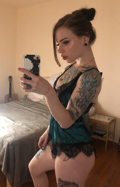 Tattooed livesex camgirl Ahptik round butt in lace and silk corsets