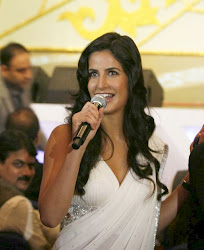 Katrina Kaif Looks Super Hot In White Saree At The Rajiv Gandhi Awards