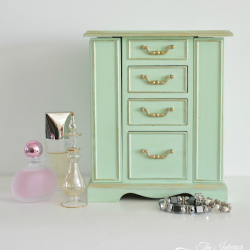 A Pretty Mint-Painted Vintage Jewelry Box Makeover