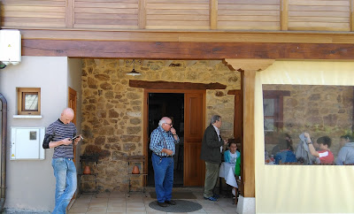 En el restaurante Rosales en Valle, Piloña. Grupo Ultramar Acuarelistas