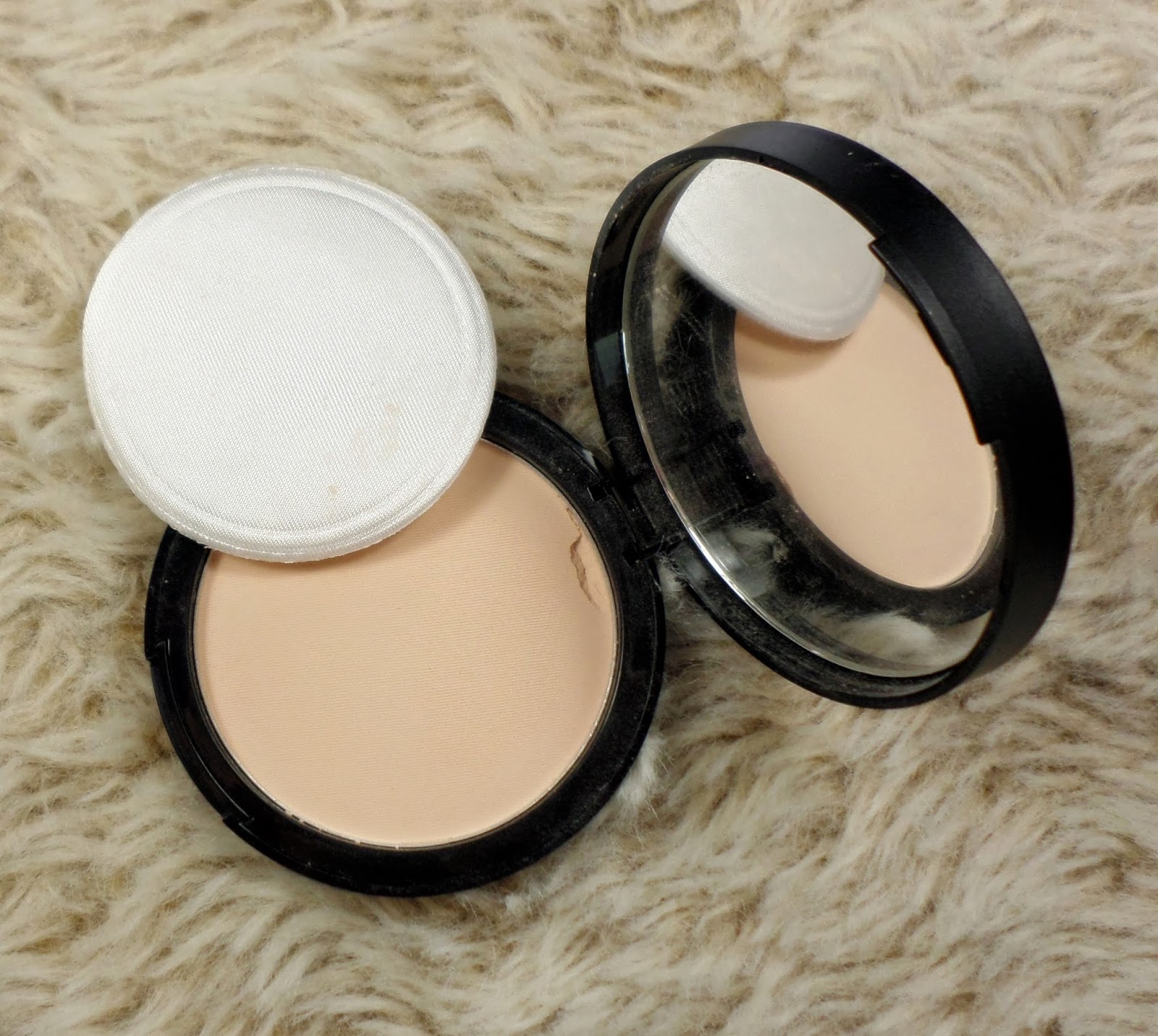 Seventeen FREE Gift With Purchase at Boots Seventeen Miracle Matte Pressed Powder in Ivory Porcelain