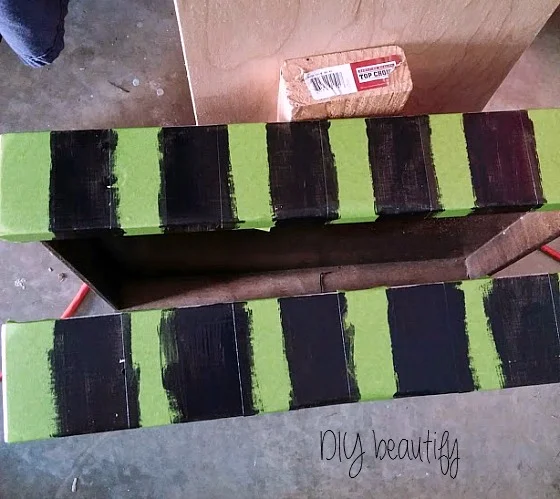 Use Frog Tape for crisp, clean lines! It's perfect for painting stripes. www.diybeautify.com