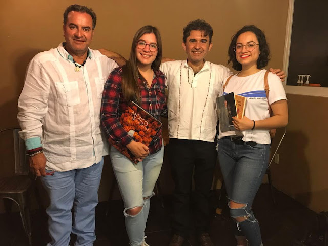 Comparto algunas imágenes de la presentación de mis libros México Alma Natural y El curso de la vida el día 6 de octubre de 2018 en Corazón de Pan en León, Guanajuato, México.   Muchas gracias a Arturo Reyes Becerra por hacer posible el evento, a Corazón de Pan por permitirnos presentar en sus instalaciones y a todos los asistentes a la presentación.