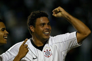 Ronaldo marca 3 lindos gols no campeonato brasileiro, no jogo entre Corinthians e Fluminense