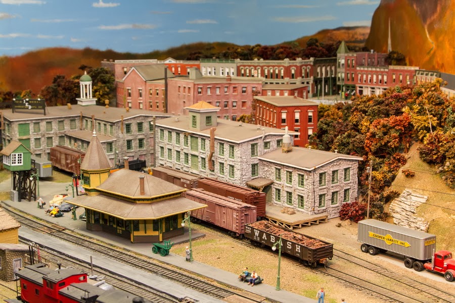 This beautiful city scene on Bill's layout features a downtown scene 