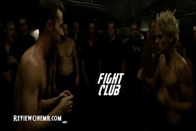 <img src="Fight Club.jpg" alt="Fight Club Suasana di dalam Fight Club">