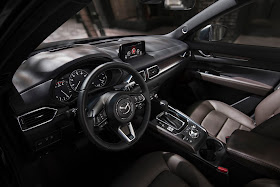 Interior view of 2019 Mazda CX-5 Signature AWD