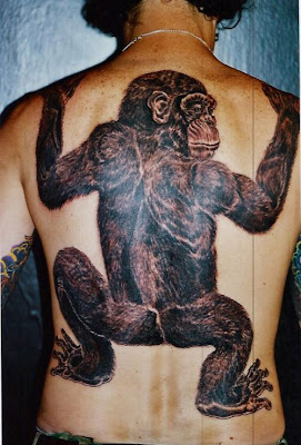 Macaco nas costas tatuagem