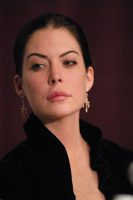 Lara Flynn Boyle Profile pictures, Dp Images, Display pics collection for whatsapp, Facebook, Instagram, Pinterest, Hi5.