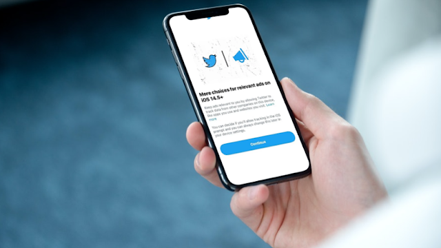 يطلب تويتر من مستخدمي iOS السماح بالتتبع مقابل الإعلانات ذات الصلة