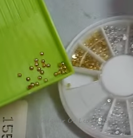 Easy clean-up with the Born Pretty Store rhinestone sorting tray