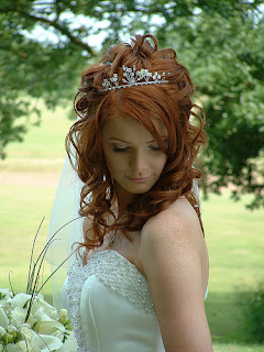 short bridal hairstyles tiara