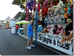 010 max at the fun fair, try to pick the best rope.
