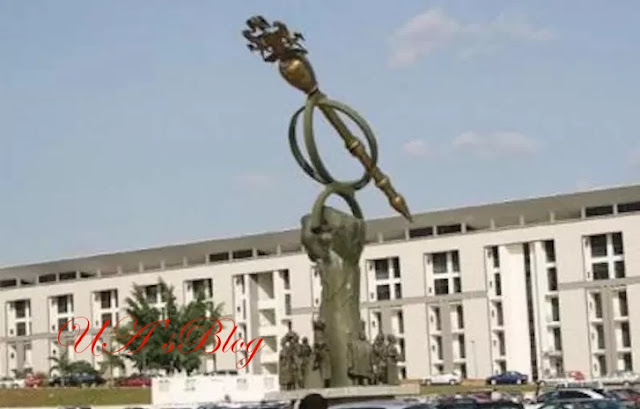 BREAKING: Another mace snatched as lawmakers scamper for dear lives