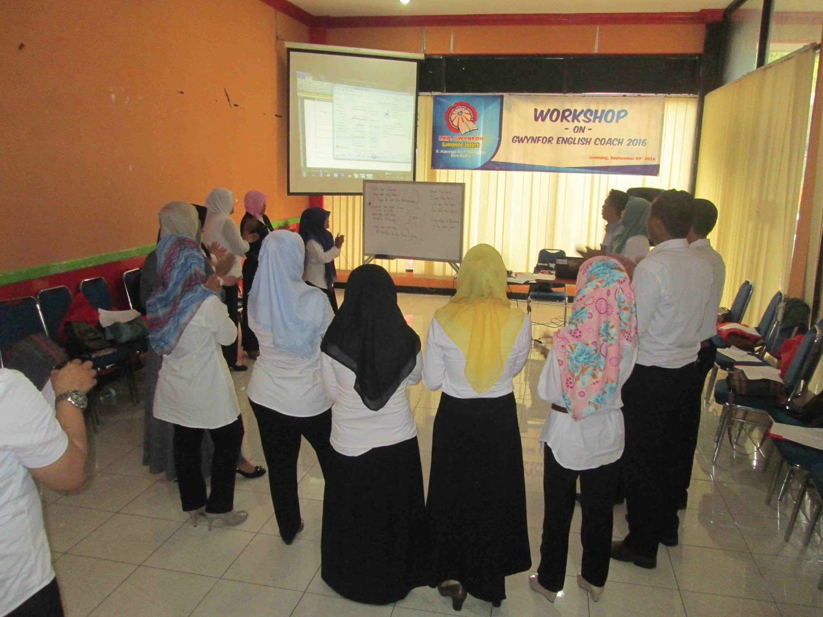 Workshop tersebut diisi dengan beberapa acara antara lain bedah buku teknik pembelajaran dan ramah tamah acara tersebut diharapkan bisa menjadi acara