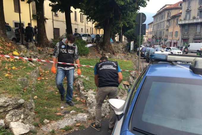 Como, prete accoltellato a morte in piazza