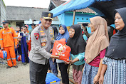 Kapolda Jateng dan Pangdam Berikan Bantuan Pada Warga Terdampak Banjir di Jepara