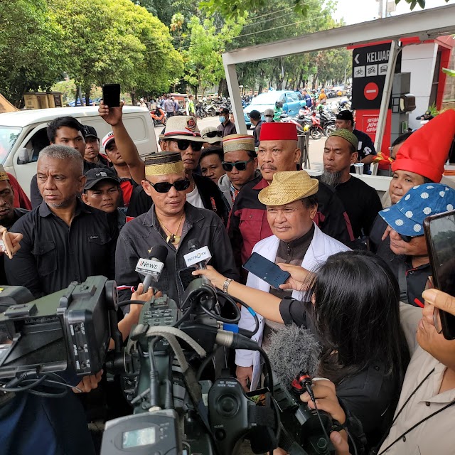 Massa FITB Datangi Gedung KPK Meminta Firli Bahuri Dicopot Dari Jabatan Ketua KPK