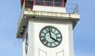 Kenapa Jam Gadang Empat Romawinya Berbeda....???| http://indonesiatanahairku-indonesia.blogspot.com/