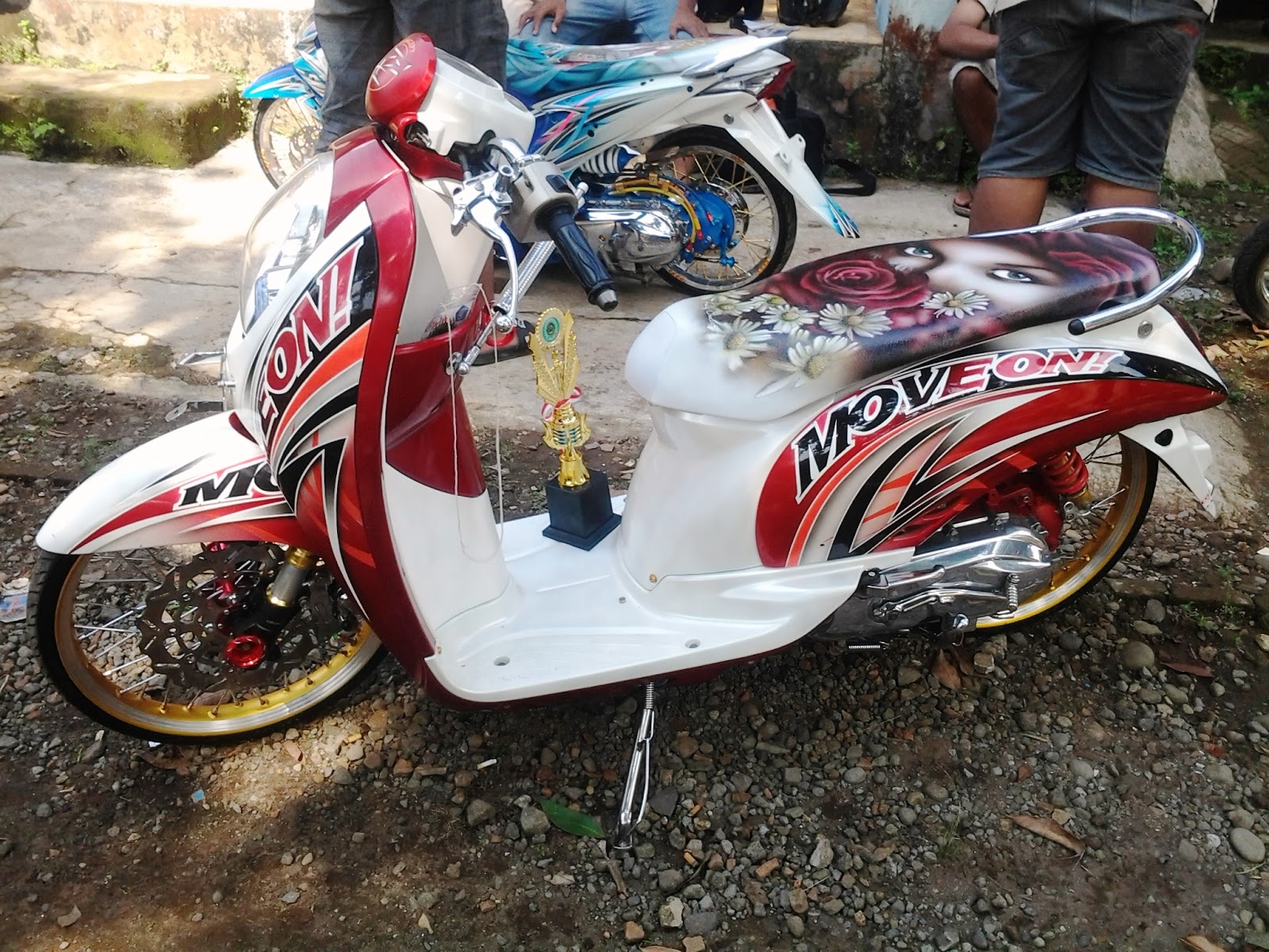 Kangfaeg Motor Airbrush Honda Scoopy Simple Modif