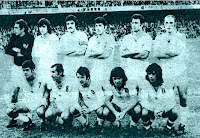 C. D. MÁLAGA - Málaga, España - Temporada 1973-74 - Deusto, Irles, Martínez, Monreal, Aráez y Macías; Galindo, Migueli, Bustillo, Vilanova y Guerini - F. C. BARCELONA 4 (Marcial 2, Rexach y Cruyff), C. D. MÁLAGA 0 - 09/12/1973 - Liga de 1ª División, jornada 13 - Barcelona, Nou Camp - El Málaga se clasificó 7º en la Liga, con Marcel Domingo de entrenador