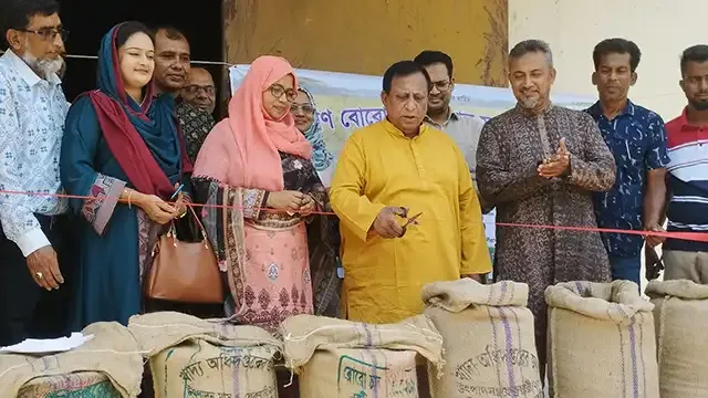 নন্দীগ্রামে ৩০ টাকায় ধান ও ৪৪ টাকায় চাল কিনছে সরকার