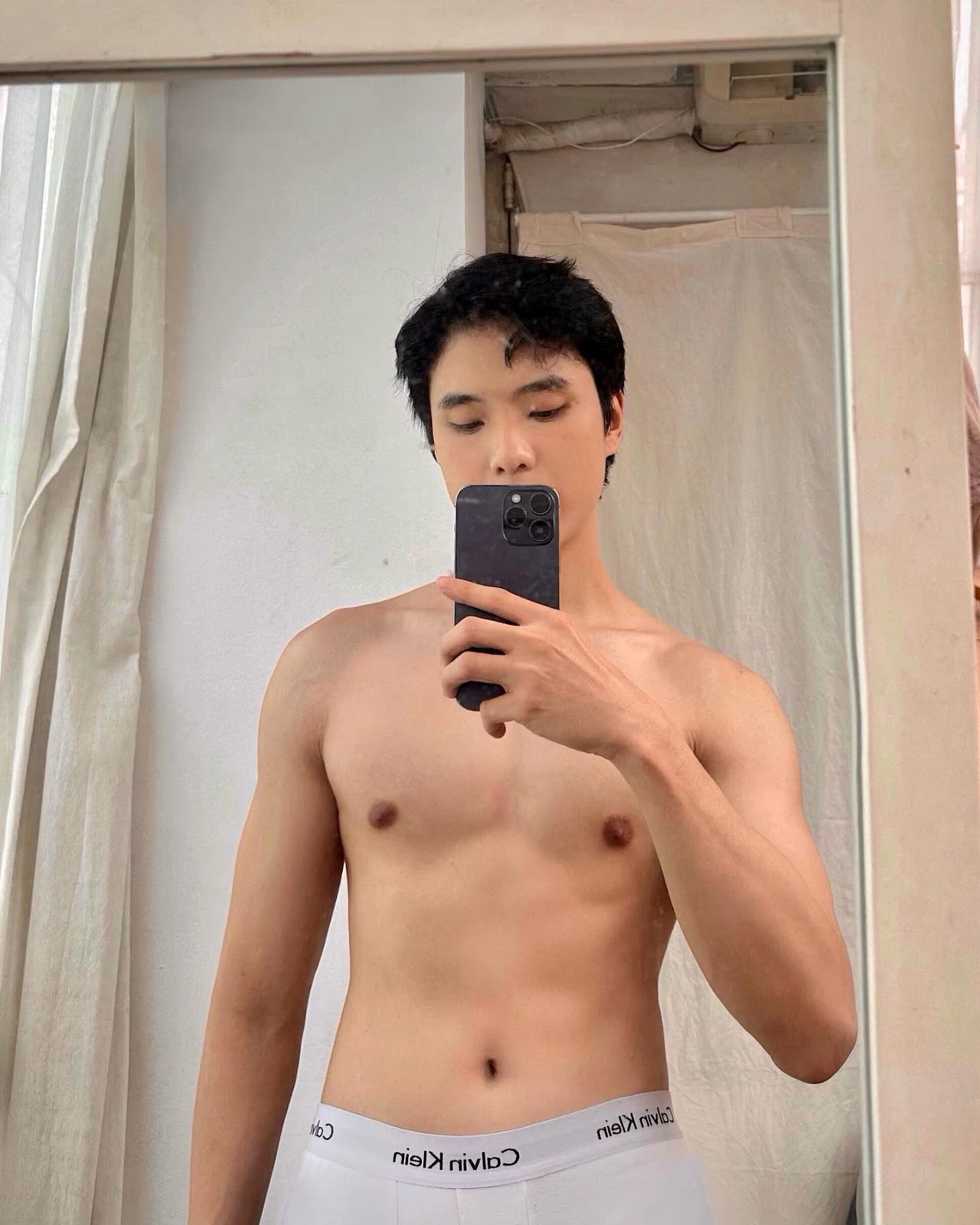 33 mirror selfies of BL actors with muscles that will make you excited