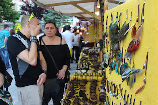 El mercado medieval lleva a miles de personas a las fiestas de Arteagabeitia Zuazo