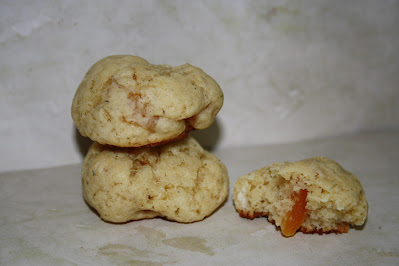 Goat cheese and apricot cookies