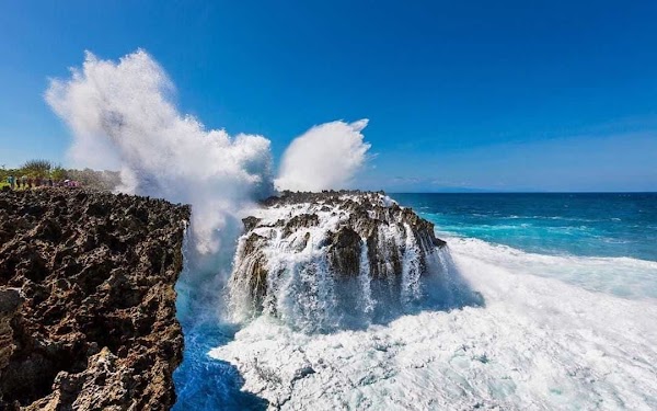 Water Blow - Romantic Waves On The Rocks in Nusa Dua Bali