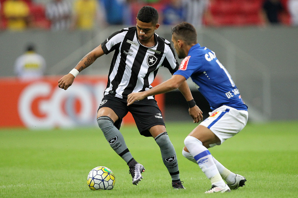 Ricardo Gomes inventa e Botafogo perde mais uma