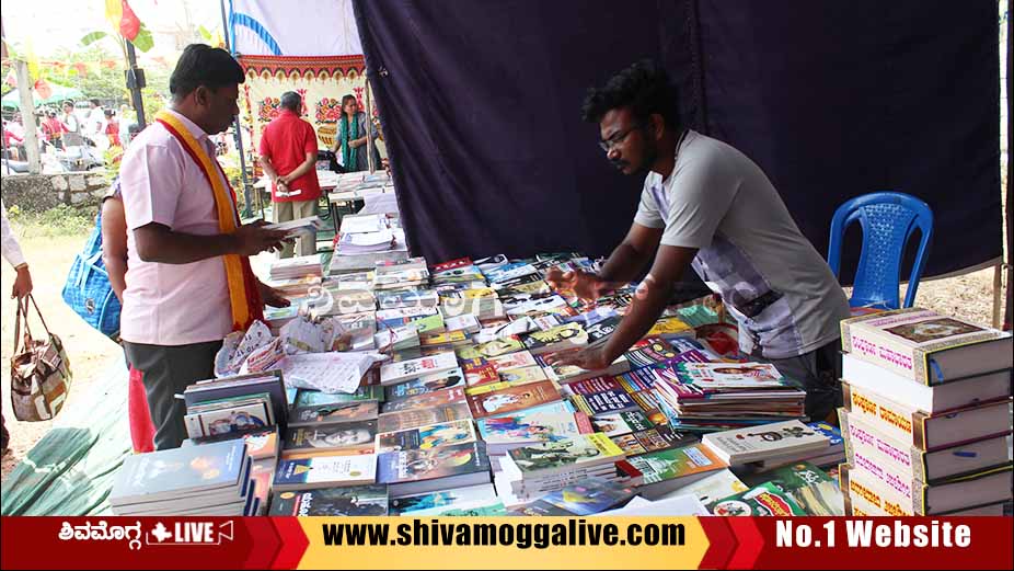 Shops at Sahitya Sammelana