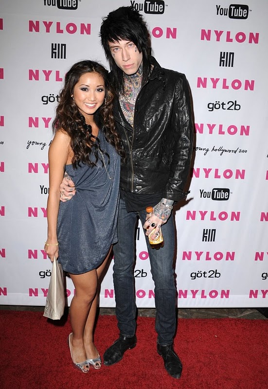 Brenda Song y Trace Cyrus salen juntos al evento Young Hollywood de la 