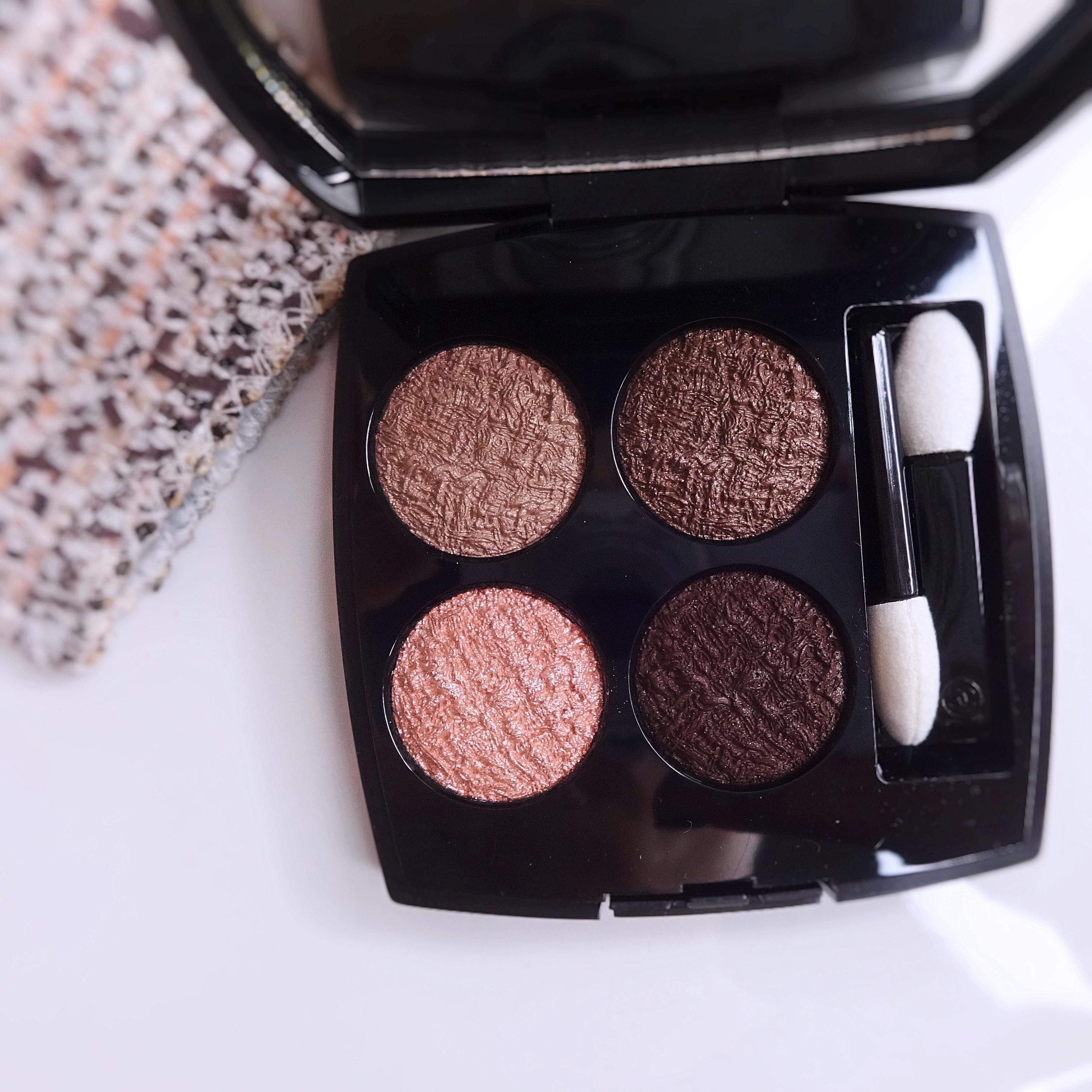 CHANEL Les 4 Ombres Tweed